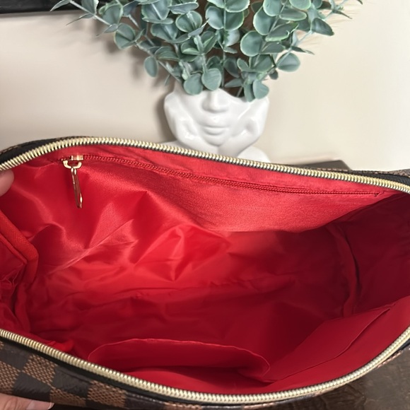 Wristlet cosmetic bag. Multiuse. Designer print. - Picture 3 of 3